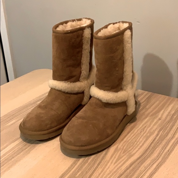 Uggs size 7 - Picture 1 of 3